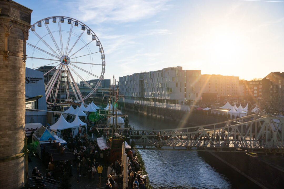 Cologne - Le Marché de Noël du Port avec la Grande Roue