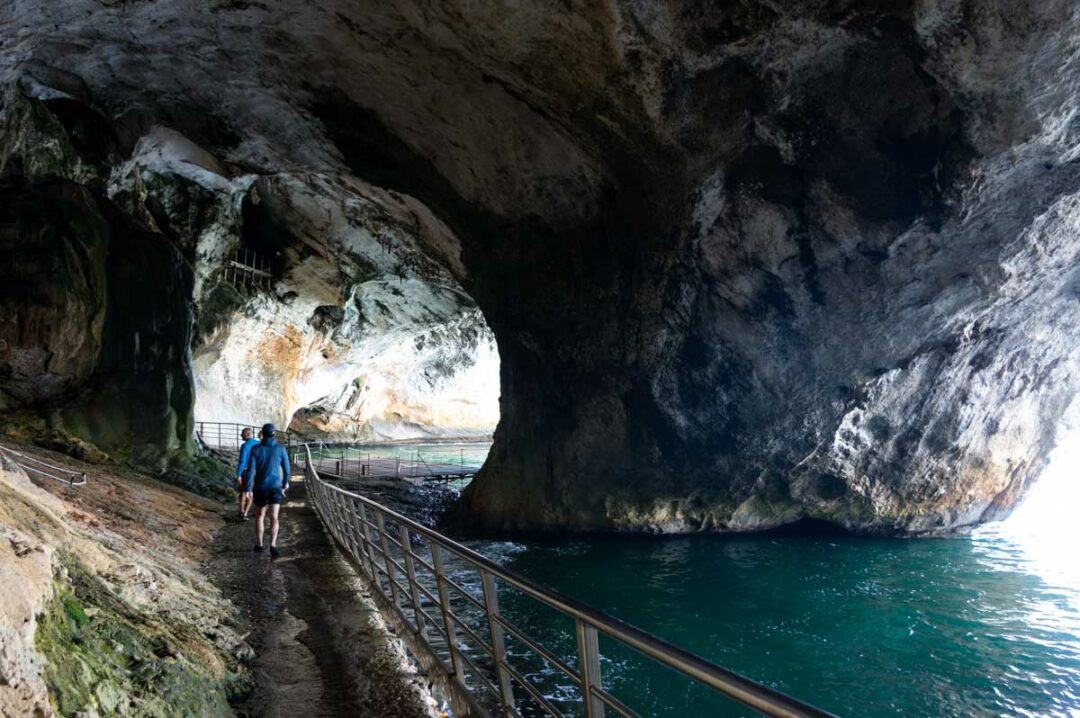 Visite de la Grotte de Bue Marino pres de Cala Luna