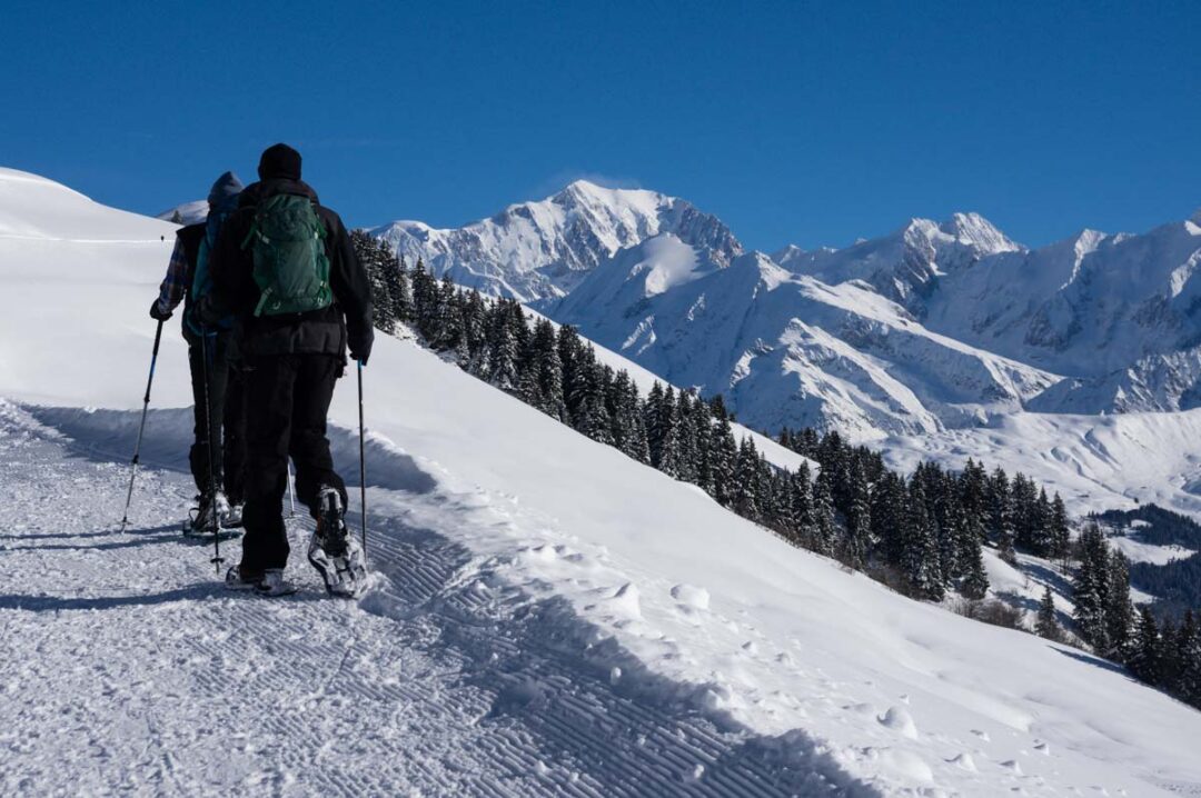 randonnée raquettes avec vue sur le Mont Blanc