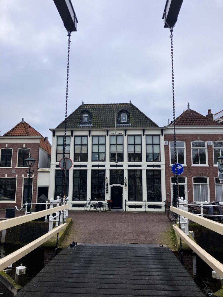 un pont sur les canaux d'Alkmaar