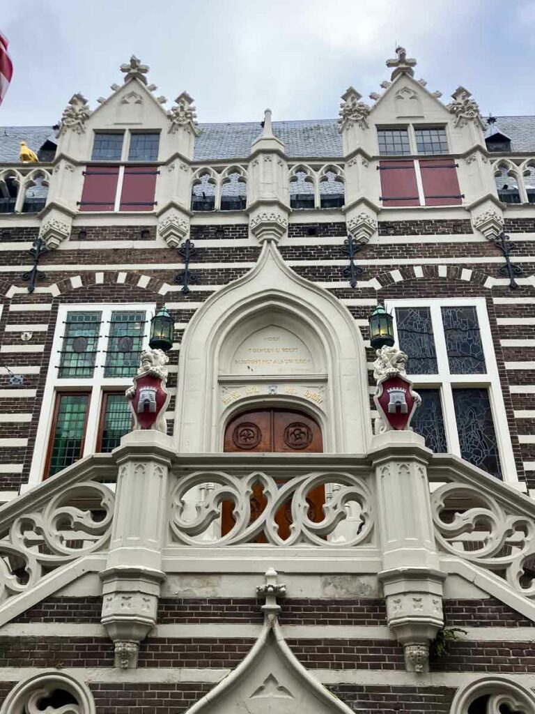 détail - entrée de l'hotel de ville d'Alkmaar