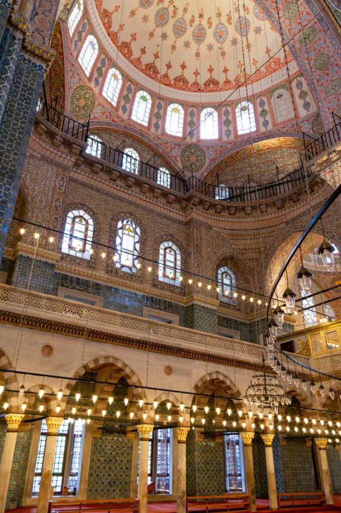 intérieur de la nouvelle mosquée d'Istanbul