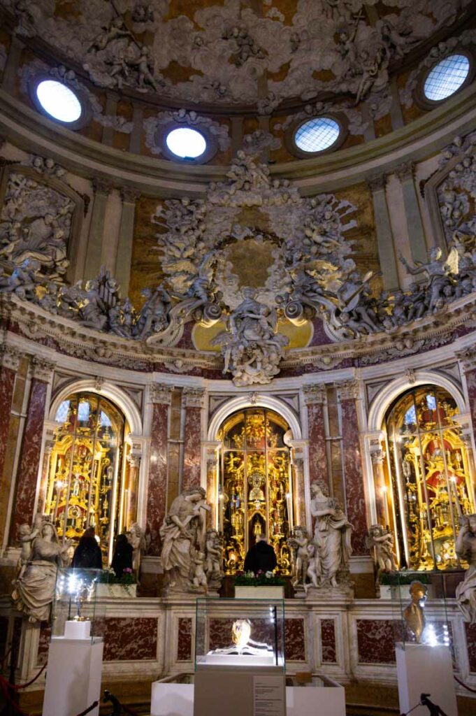 Salle des Reliques de Saint Antoine