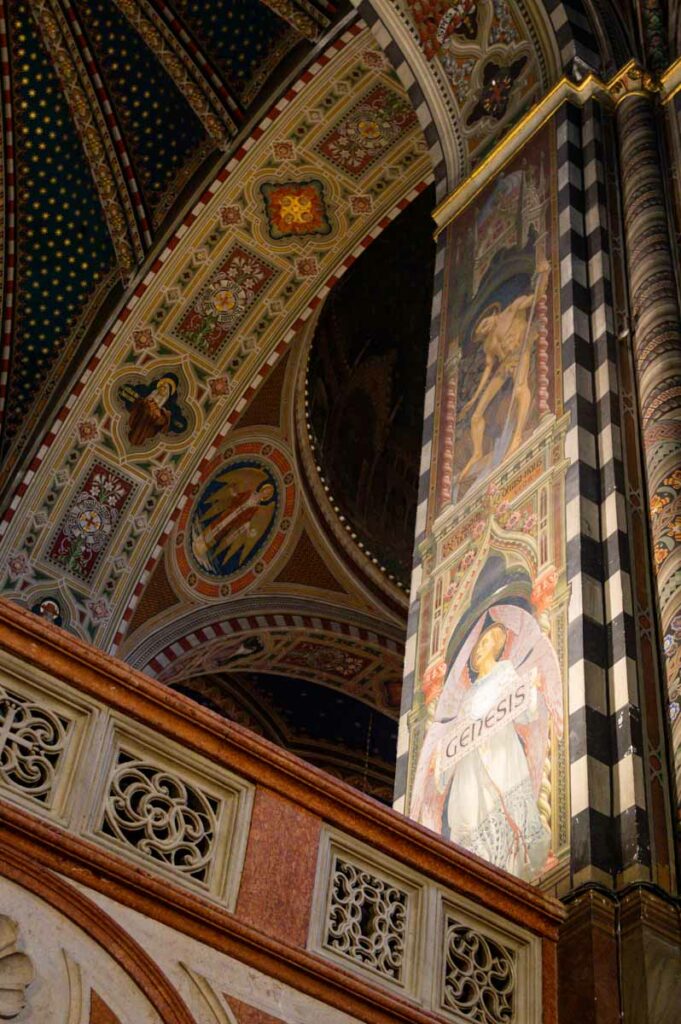 details des fresques ornant la Basilique Saint Antoine de Padoue