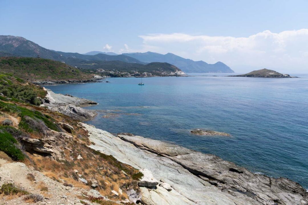le littoral du Cap Corse au niveau de Port de Centuri