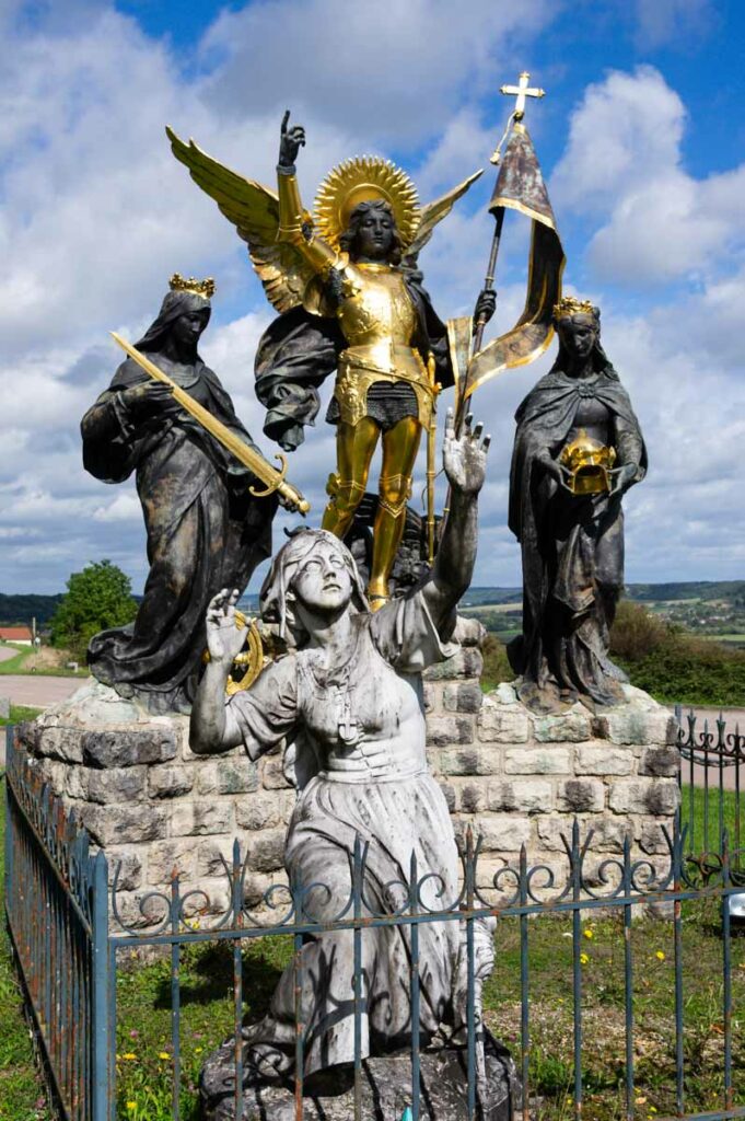 le monument à Jeanne d'Arc à Domremy