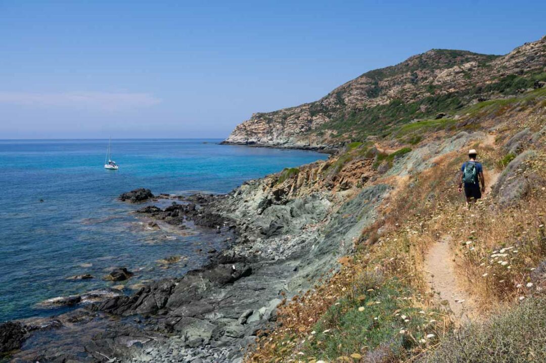 Sentier des Douaniers du Cap Corse près de Port de Centuri
