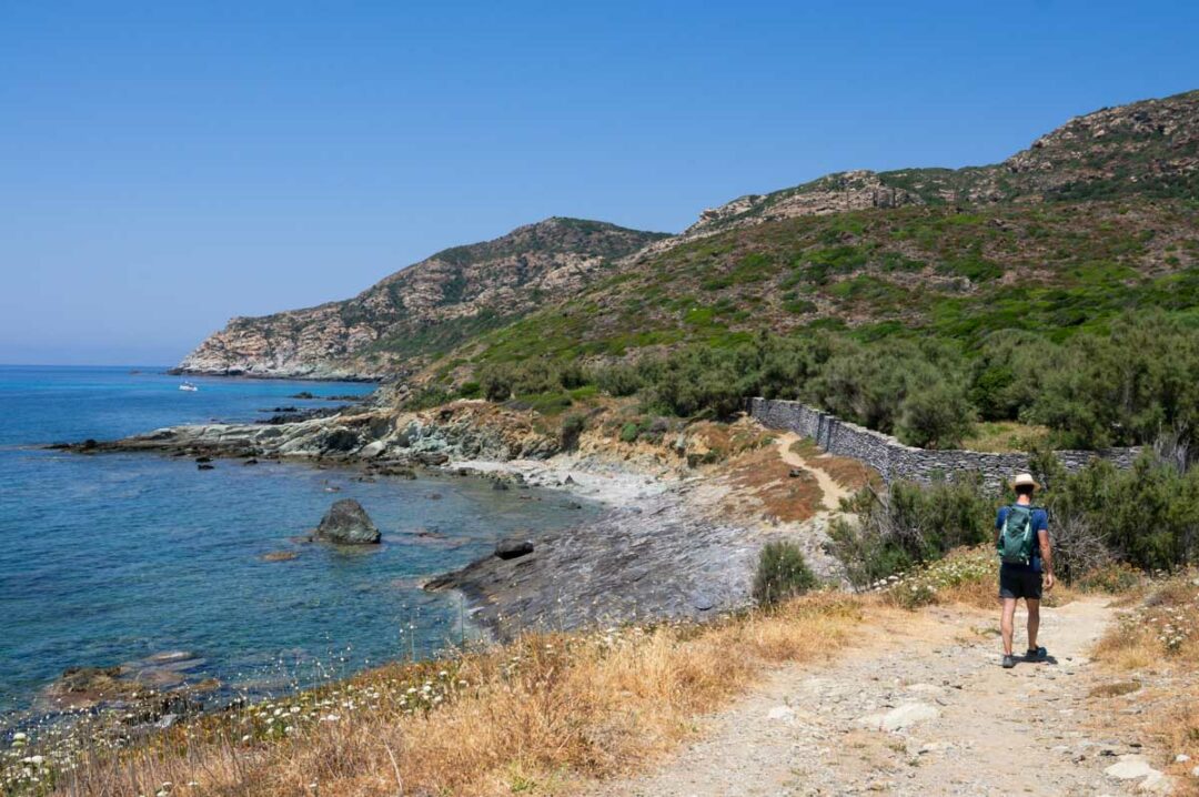 Sentier des Douaniers du Cap Corse près de Port de Centuri