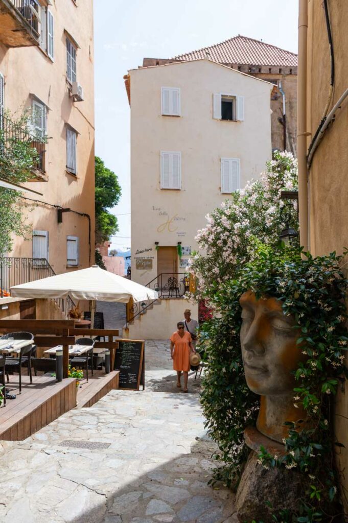 balade dans les ruelles de Calvi