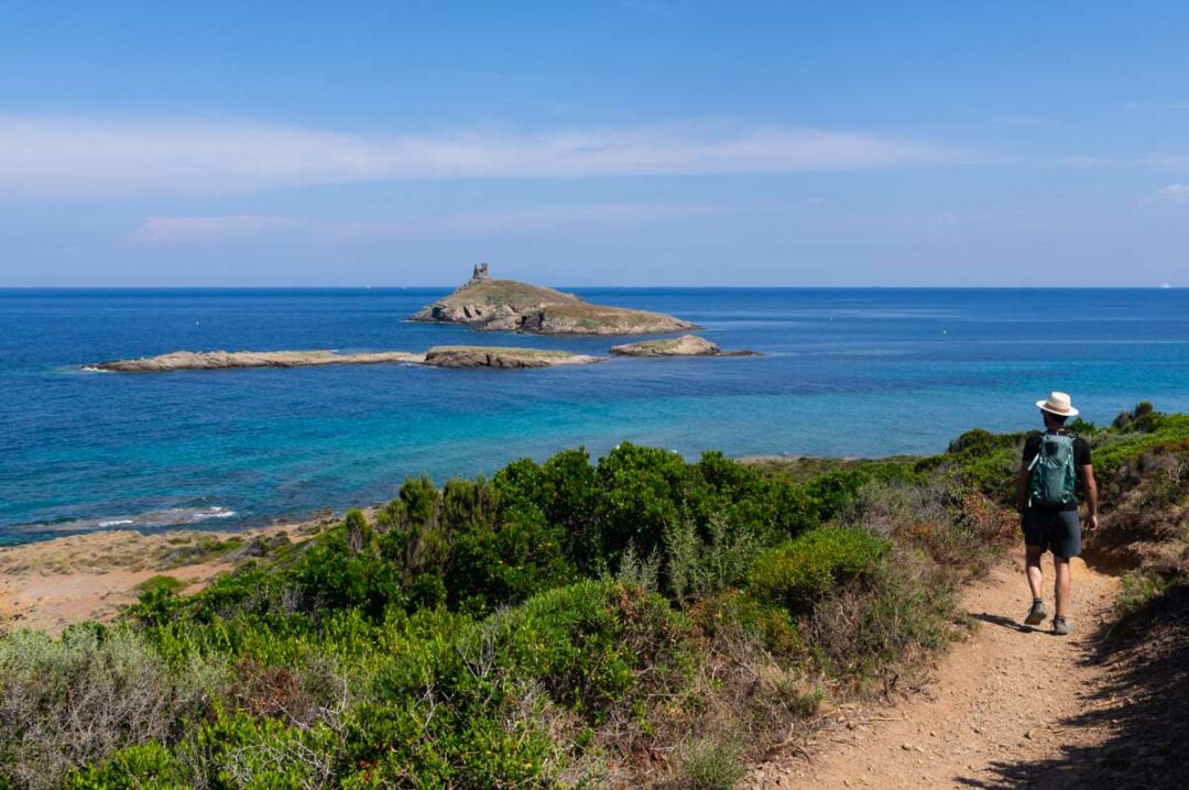 randonnée sur le sentier des douaniers du cap corse au nord de Macinaggio