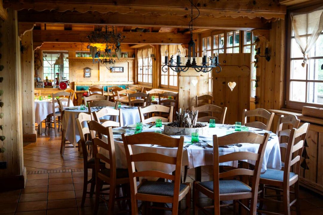 Salle du restaurant de l'Hôtel Le Collet au col de la Schlucht dans les Hautes Vosges