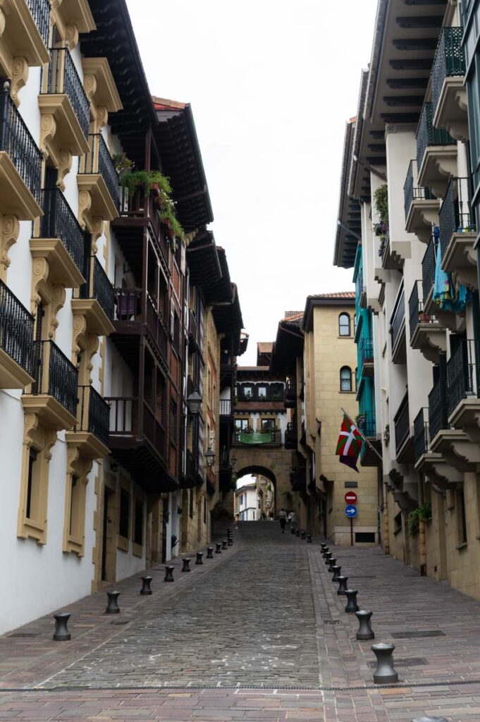 les ruelles pietonnes du centre historique de Fontarrabie