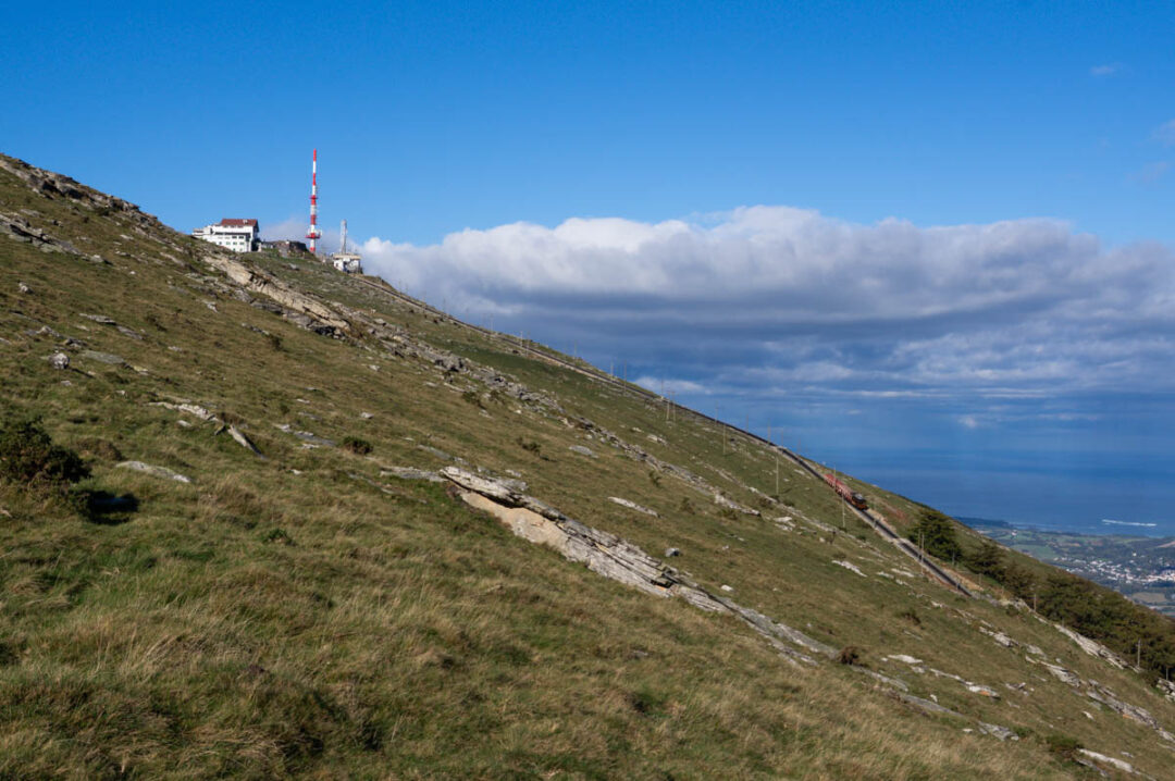 le petit train qui monte au sommet de la Rhune