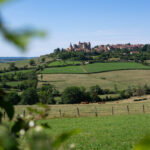Panorama sur le village de Chateauneuf en Bourgogne