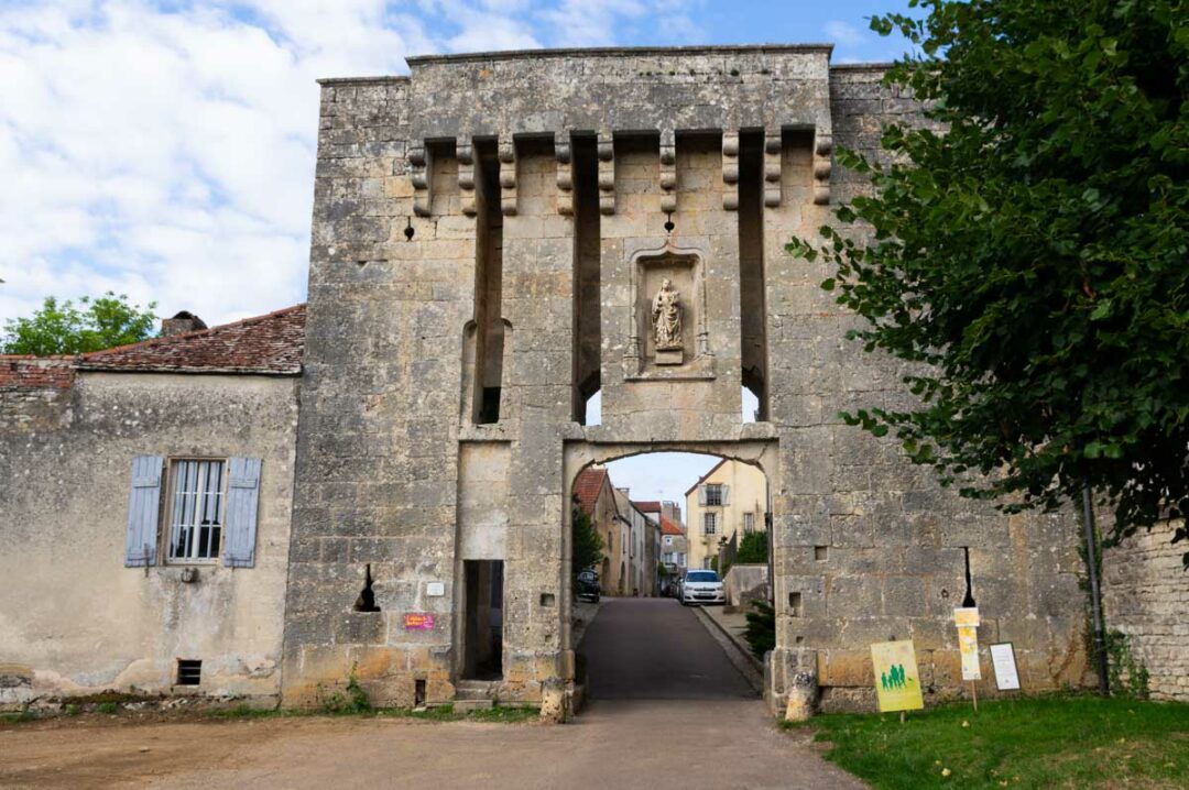 porte médiévale - Flavigny-sur-Ozerain