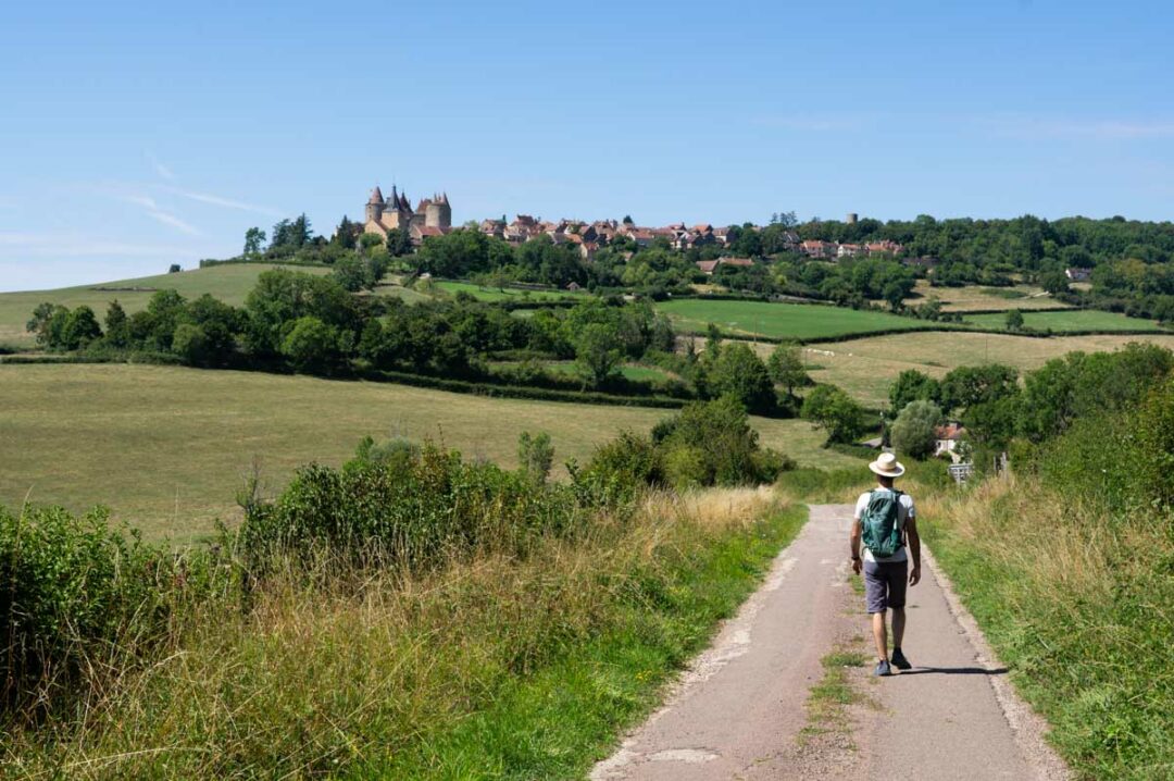 Randonnée en Bourgogne autour du village de Chateauneuf