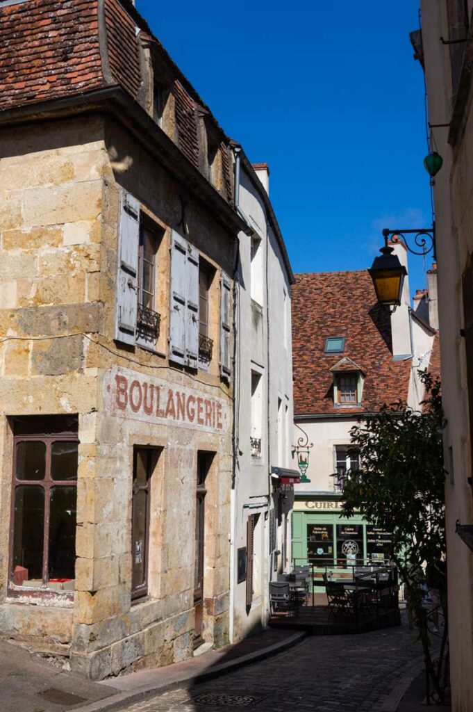 Balade dans le centre historique de Semur en Auxois