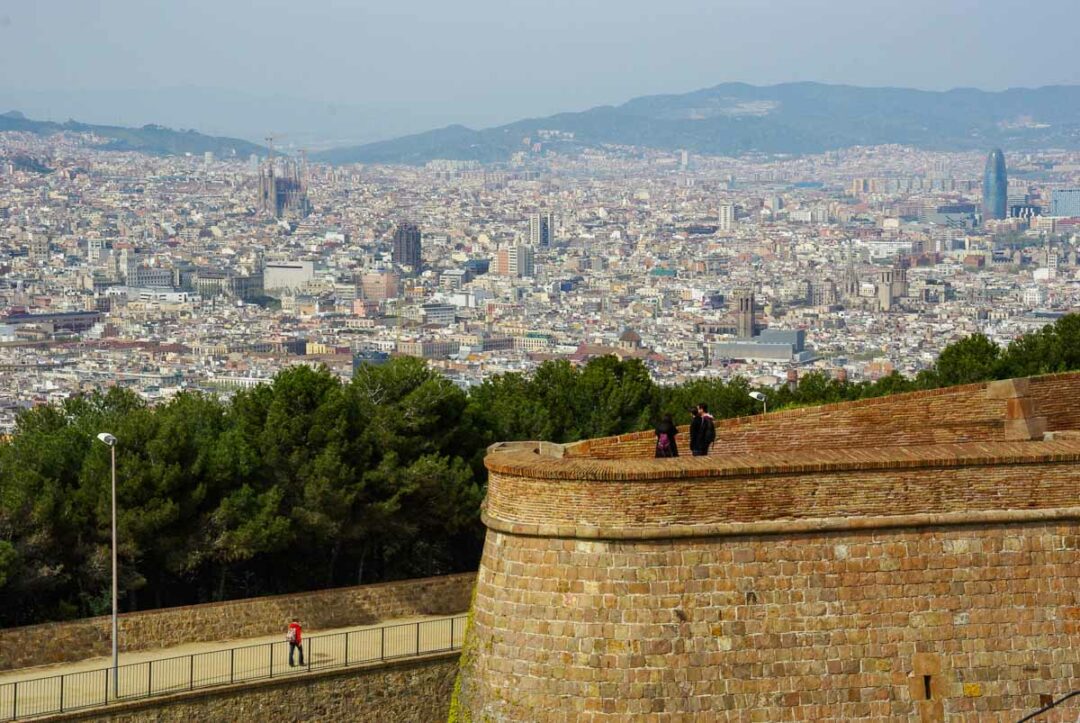Panorama sur Barcelone depuis le Castell de Montjuic