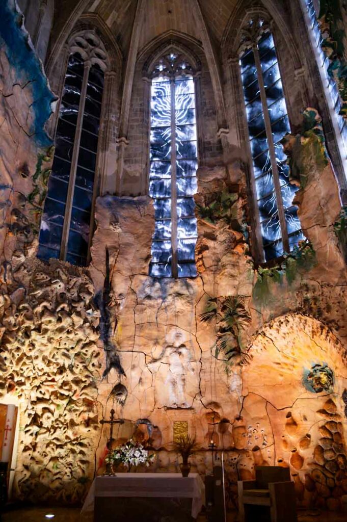 la chapelle moderne de Barcelo dans la cathédrale de Majorque