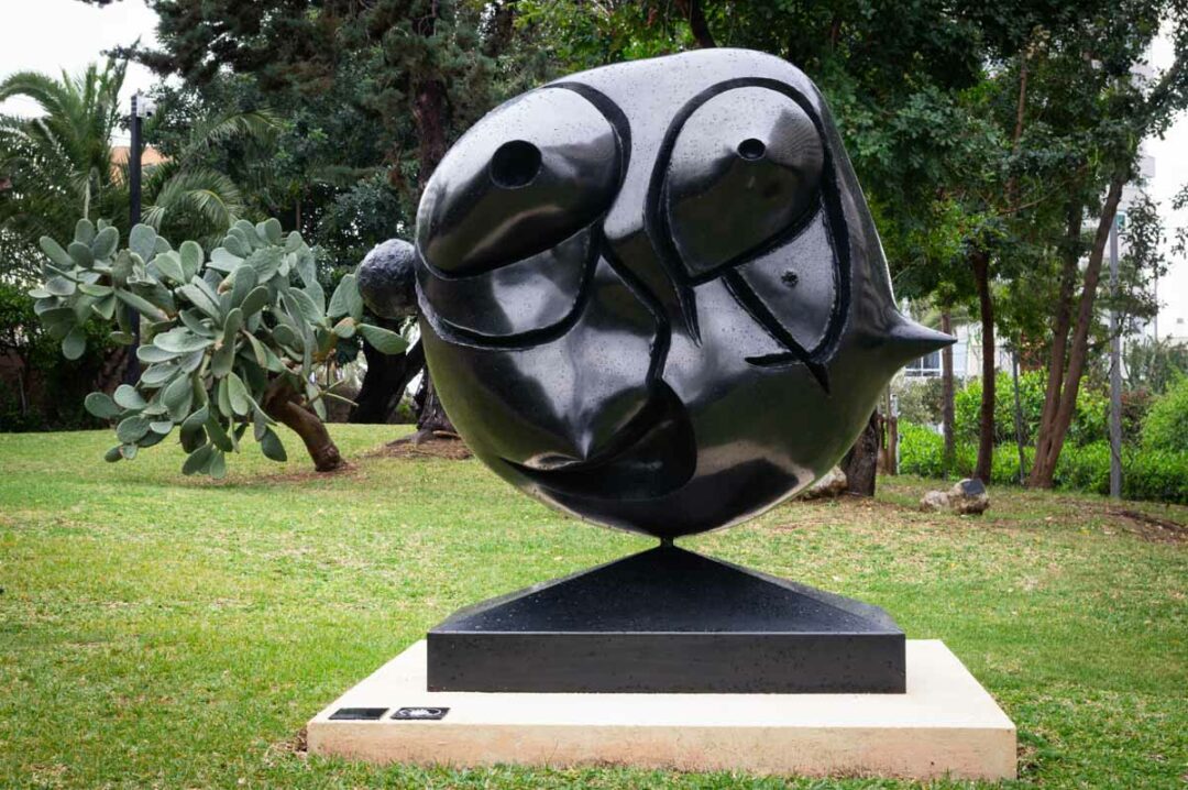 Jardin de sculptures à la fondation Pilar et Juan Miro