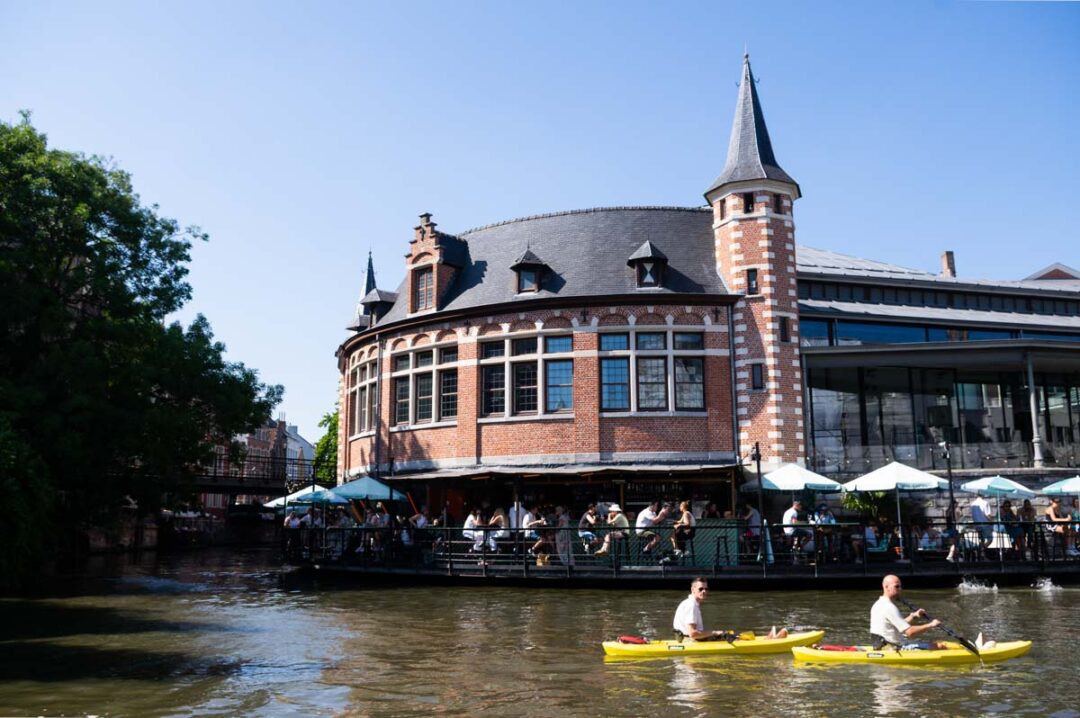 le bar riviera à Gand sous l'office du Tourisme dans l'ancien marché aux poissons