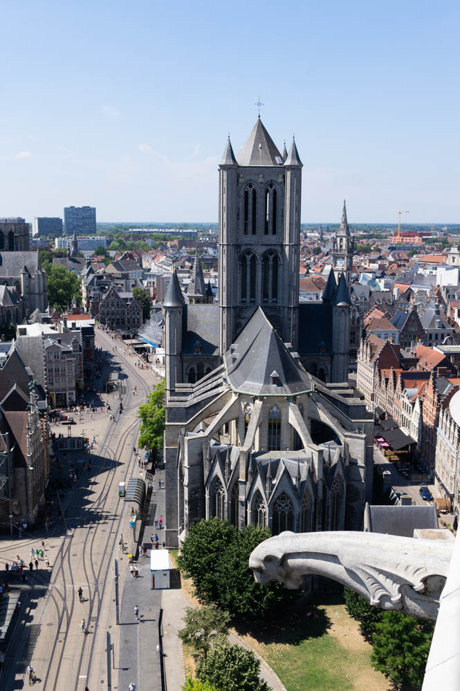 vue sur l'église Saint Nicolas de Gand depuis le beffroi
