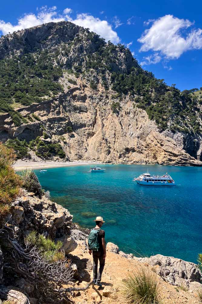 le long du chemin de randonnée pour descendre à la platja de Coll Baix