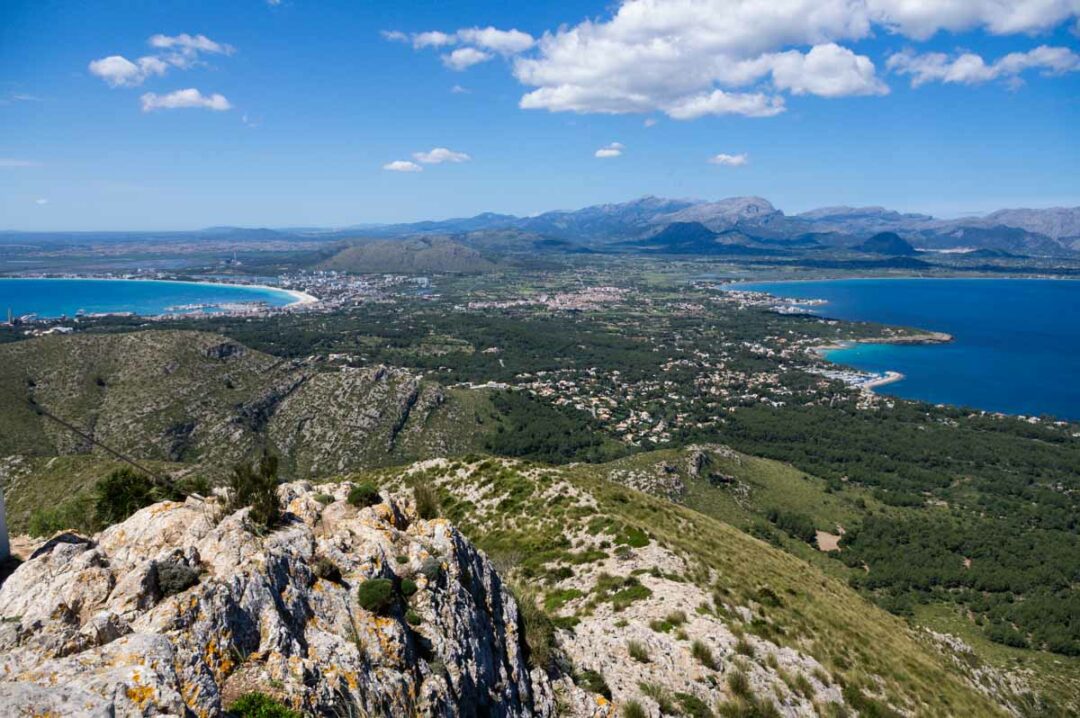 Panorama sur la péninsule d'Alcudia avec les baies de Polença et Alcudia de chaque côté