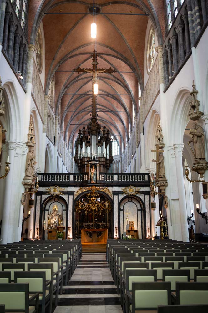 Nef Centrale de l'église Notre Dame de Bruges
