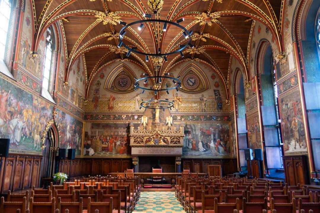 Salle néogothique de l'Hôtel de Ville de Bruges