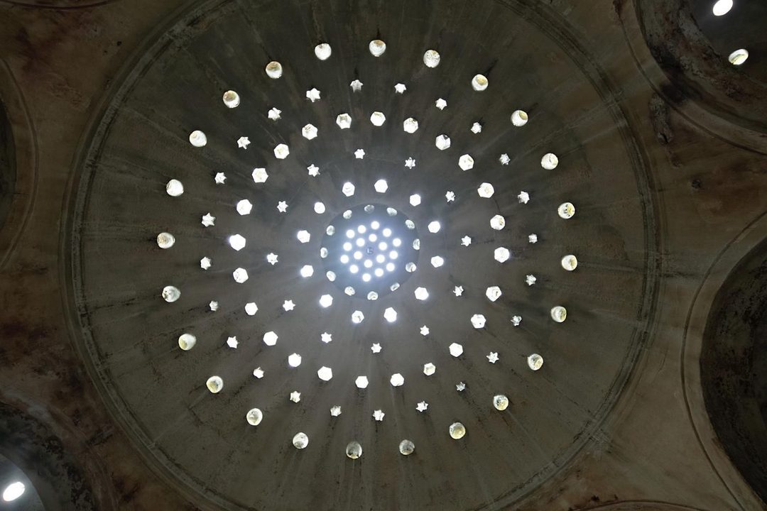 dome étoilé du hammam Cagaloglu à Istanbul