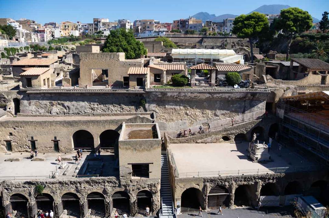 vue panoramique sur la cité antique d'Herculanum