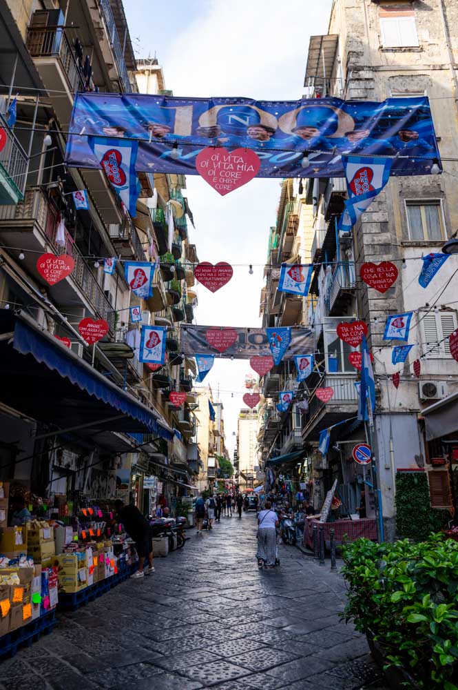 les ruelles piétonnes de Spaccanapoli